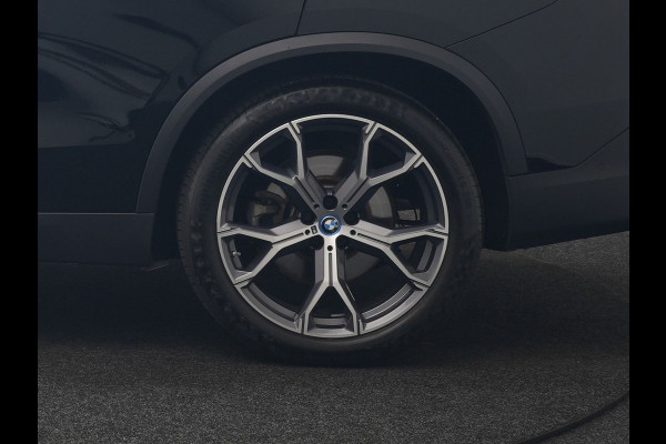 BMW X5 xDrive45e High Executive PHEV 395pk Dealer O.H. | Active Steering | Trekhaak Af Fabriek | Panodak | Luchtvering | Head Up | Adaptive Cruise | 360 Camera | Laser LED | Nappa Lederen Comfortstoelen Memory & Verwarmd | Adaptief Onderstel | Keyless | Sfeerverlichting | Apple Carplay | 21"L.M | Plug In Hybrid |