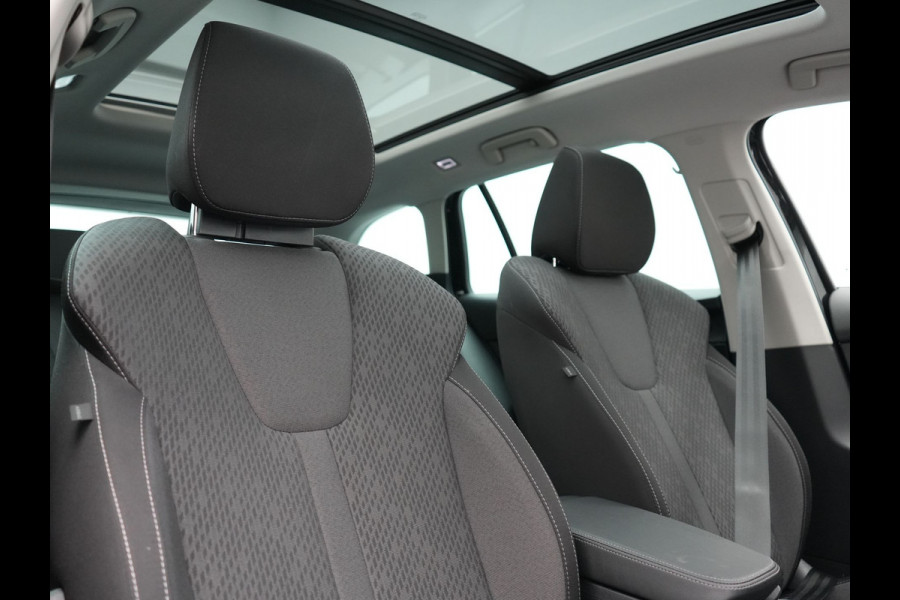 Škoda Octavia Combi 1.4 TSI iV PHEV Business Edition 204pk Dealer O.H. | Panodak | Adaptive Cruise | Voorstoelen Verwarmd | Crystal LED | Keyless | Apple Carplay | Sfeerverlichting | Navigatie | DAB | Plug In Hybrid |