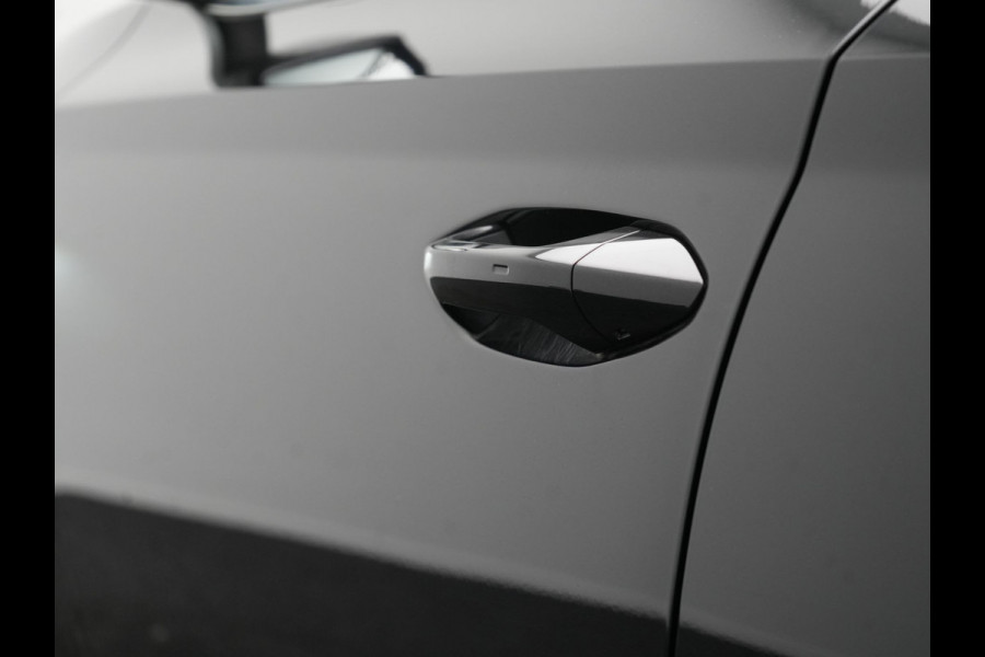 Škoda Octavia Combi 1.4 TSI iV PHEV Business Edition 204pk Dealer O.H. | Panodak | Adaptive Cruise | Voorstoelen Verwarmd | Crystal LED | Keyless | Apple Carplay | Sfeerverlichting | Navigatie | DAB | Plug In Hybrid |