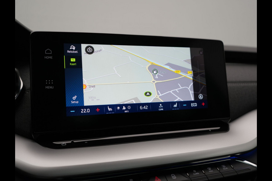 Škoda Octavia Combi 1.4 TSI iV PHEV Business Edition 204pk Dealer O.H. | Panodak | Adaptive Cruise | Voorstoelen Verwarmd | Crystal LED | Keyless | Apple Carplay | Sfeerverlichting | Navigatie | DAB | Plug In Hybrid |
