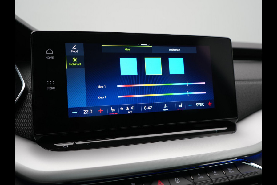 Škoda Octavia Combi 1.4 TSI iV PHEV Business Edition 204pk Dealer O.H. | Panodak | Adaptive Cruise | Voorstoelen Verwarmd | Crystal LED | Keyless | Apple Carplay | Sfeerverlichting | Navigatie | DAB | Plug In Hybrid |