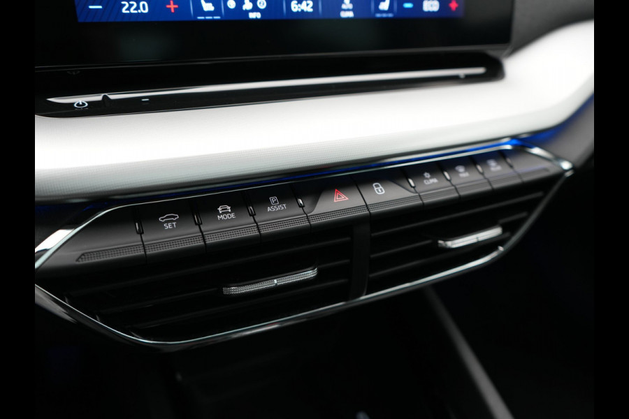 Škoda Octavia Combi 1.4 TSI iV PHEV Business Edition 204pk Dealer O.H. | Panodak | Adaptive Cruise | Voorstoelen Verwarmd | Crystal LED | Keyless | Apple Carplay | Sfeerverlichting | Navigatie | DAB | Plug In Hybrid |