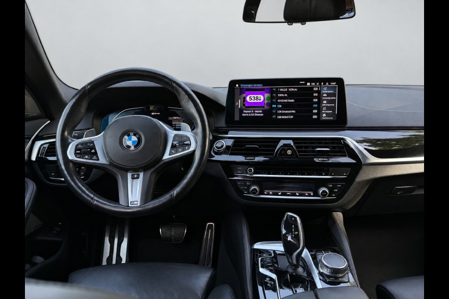 BMW 5 Serie Touring 530e M sport PLUS, panoramadak, electr trekhaak, lazer, VOL OPTIES! 1 e eigenaar, Origineel NL auto met nap