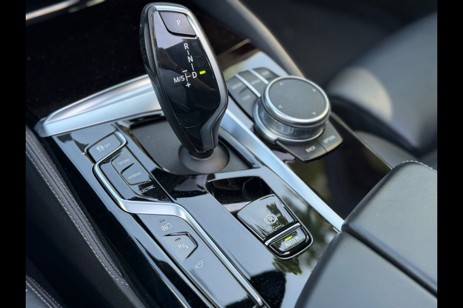 BMW 5 Serie Touring 530e M sport PLUS, panoramadak, electr trekhaak, lazer, VOL OPTIES! 1 e eigenaar, Origineel NL auto met nap