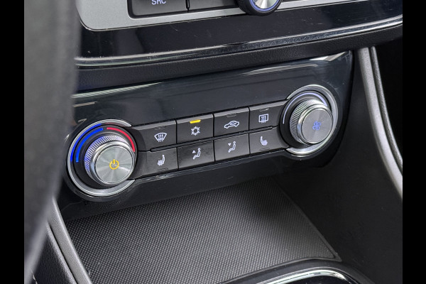 MG Mg Zs EV Luxury 45kWh SOH 93% Panoramadak Leder+Verwarmd Adap.Cruise Camera Elek.Stoel Apple Carplay/Android Auto Navi Airco Privacy Glas Lmv 17" Bluetooth DAB Isofix Rijstrooksensor Origineel Nederlandse Auto Dealeronderhouden