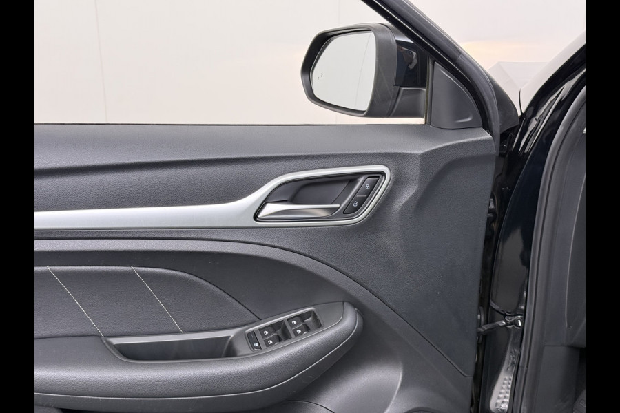 MG Mg Zs EV Luxury 45kWh SOH 93% Panoramadak Leder+Verwarmd Adap.Cruise Camera Elek.Stoel Apple Carplay/Android Auto Navi Airco Privacy Glas Lmv 17" Bluetooth DAB Isofix Rijstrooksensor Origineel Nederlandse Auto Dealeronderhouden
