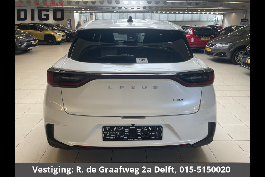 Lexus LBX 1.5 Business Line 2WD | Dodehoek detectie | Stuur- & Stoelverwarming | Navigatie | Parkeersensoren