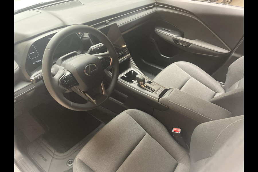 Lexus LBX 1.5 Business Line 2WD | Dodehoek detectie | Stuur- & Stoelverwarming | Navigatie | Parkeersensoren