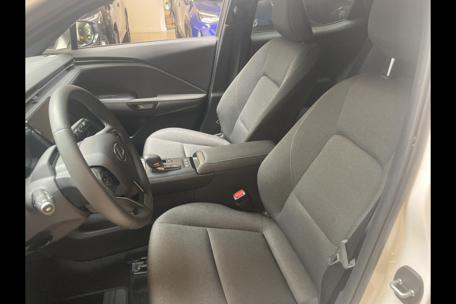 Lexus LBX 1.5 Business Line 2WD | Dodehoek detectie | Stuur- & Stoelverwarming | Navigatie | Parkeersensoren