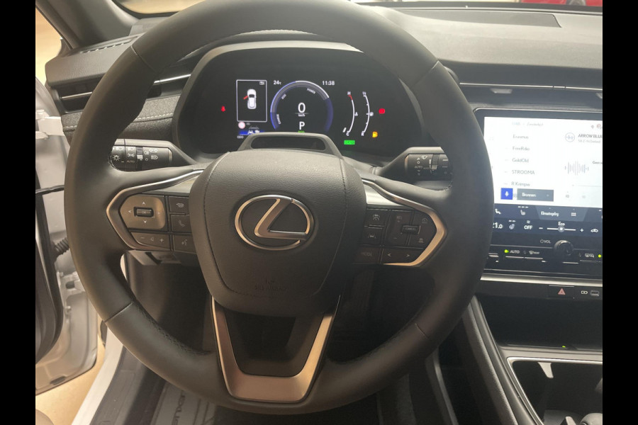 Lexus LBX 1.5 Business Line 2WD | Dodehoek detectie | Stuur- & Stoelverwarming | Navigatie | Parkeersensoren