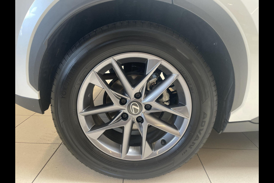 Lexus LBX 1.5 Business Line 2WD | Dodehoek detectie | Stuur- & Stoelverwarming | Navigatie | Parkeersensoren