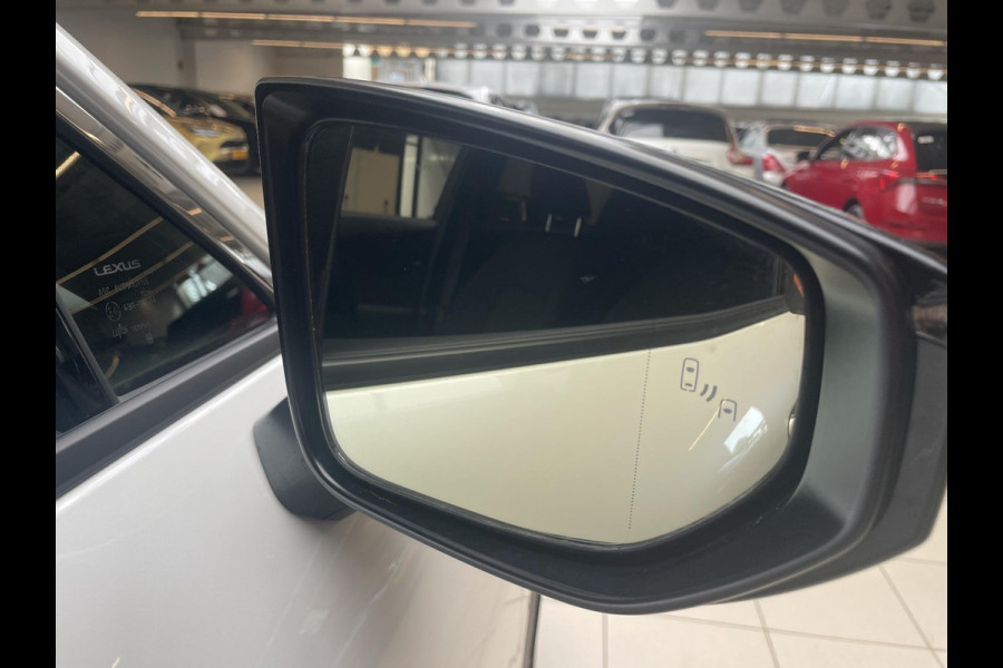 Lexus LBX 1.5 Business Line 2WD | Dodehoek detectie | Stuur- & Stoelverwarming | Navigatie | Parkeersensoren