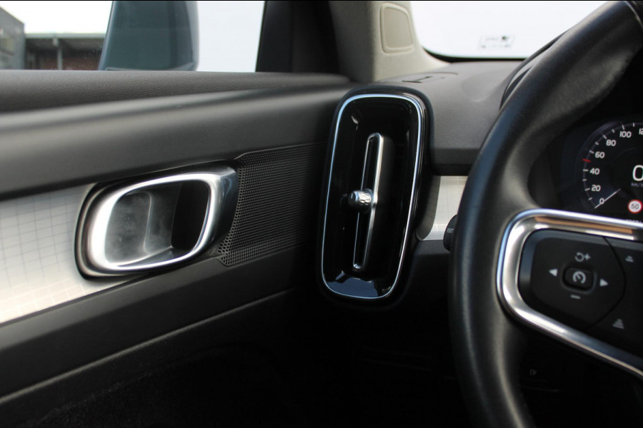 Volvo XC40 T4 211PK Automaat Plug-in hybrid Plus Bright Harman Kardon Audio / DAB+ / Apple Carplay / |Elektrisch bedienbare voorstoelen met geheugen op bestuurdersstoel / 18" lichtmetalen velgen
