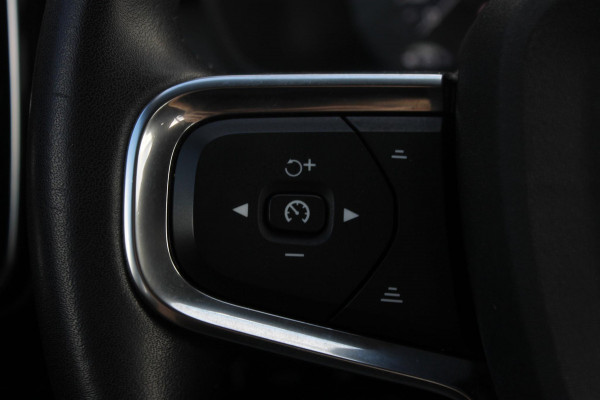 Volvo XC40 T4 211PK Automaat Plug-in hybrid Plus Bright Harman Kardon Audio / DAB+ / Apple Carplay / |Elektrisch bedienbare voorstoelen met geheugen op bestuurdersstoel / 18" lichtmetalen velgen