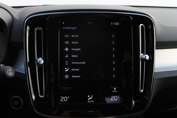 Volvo XC40 T4 211PK Automaat Plug-in hybrid Plus Bright Harman Kardon Audio / DAB+ / Apple Carplay / |Elektrisch bedienbare voorstoelen met geheugen op bestuurdersstoel / 18" lichtmetalen velgen