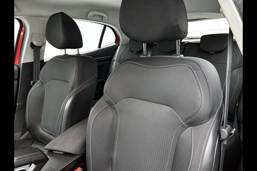 Renault Mégane 1.3 TCe 141PK 5Drs. Business Zen / Airco-ecc./ Navigatie / Radio multimedia / Cruisecontrol / Apk 07-2027