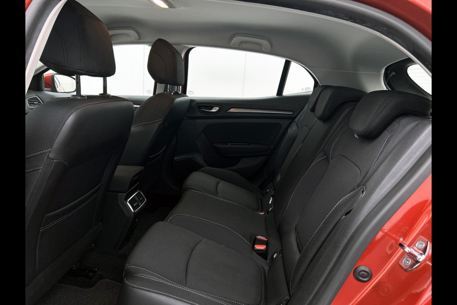 Renault Mégane 1.3 TCe 141PK 5Drs. Business Zen / Airco-ecc./ Navigatie / Radio multimedia / Cruisecontrol / Apk 07-2027