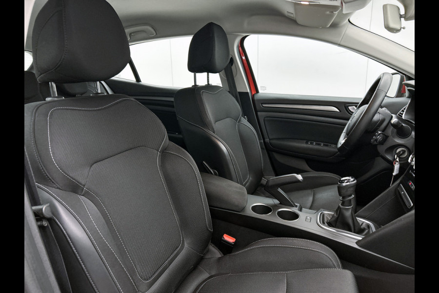 Renault Mégane 1.3 TCe 141PK 5Drs. Business Zen / Airco-ecc./ Navigatie / Radio multimedia / Cruisecontrol / Apk 07-2027