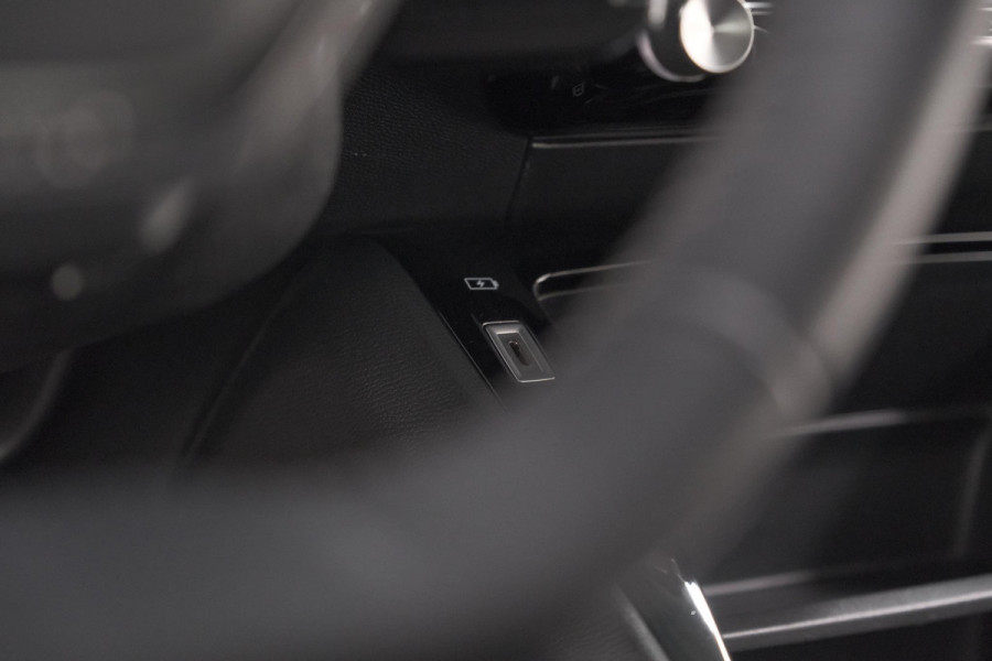 Peugeot 208 PureTech 75 Active Pack | Navigatie | Parkeersensoren | Apple Carplay | Allseason Banden