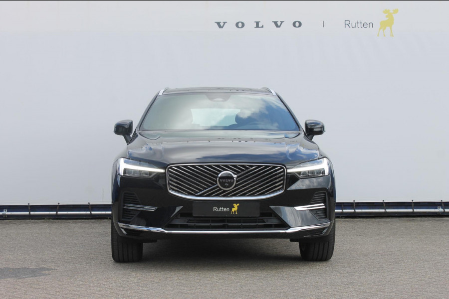 Volvo XC60 2.0 T6 Plug-in hybrid AWD Plus Bright Head-Up Display / Panoramisch schuif-kanteldak / 20" 5-Y-Spaaks Black Diamond lichtmetalen velgen / Donkere hemel / 360 graden rondomzicht camera