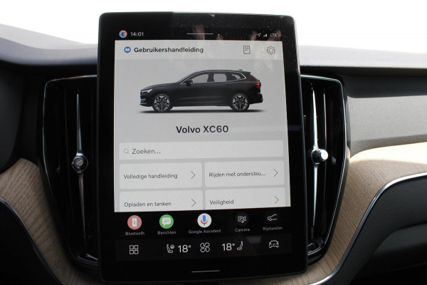 Volvo XC60 2.0 T6 Plug-in hybrid AWD Plus Bright Head-Up Display / Panoramisch schuif-kanteldak / 20" 5-Y-Spaaks Black Diamond lichtmetalen velgen / Donkere hemel / 360 graden rondomzicht camera