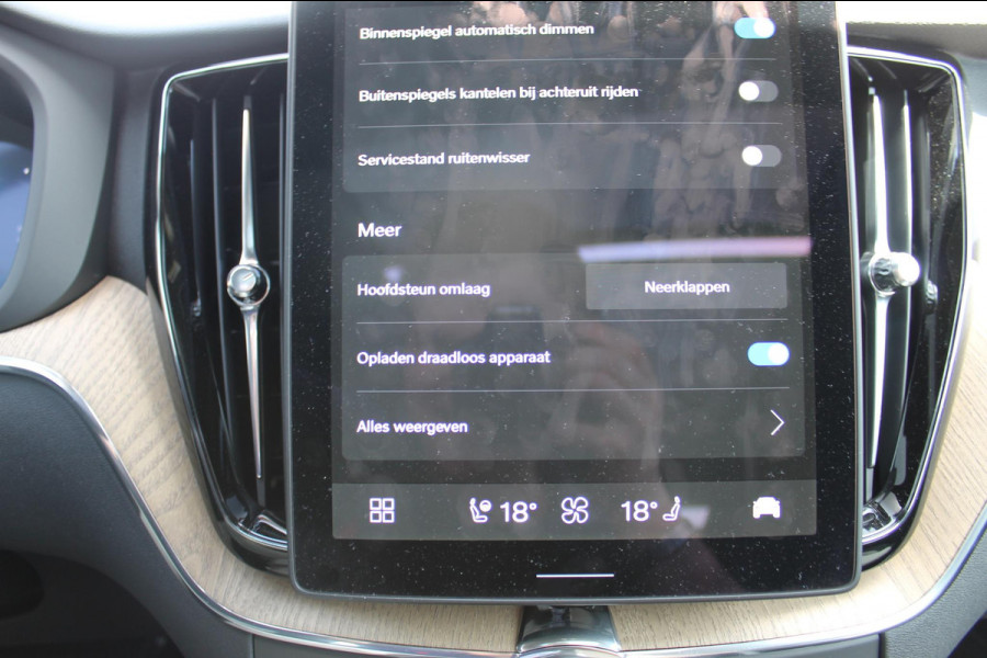 Volvo XC60 2.0 T6 Plug-in hybrid AWD Plus Bright Head-Up Display / Panoramisch schuif-kanteldak / 20" 5-Y-Spaaks Black Diamond lichtmetalen velgen / Donkere hemel / 360 graden rondomzicht camera