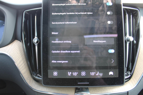 Volvo XC60 2.0 T6 Plug-in hybrid AWD Plus Bright Head-Up Display / Panoramisch schuif-kanteldak / 20" 5-Y-Spaaks Black Diamond lichtmetalen velgen / Donkere hemel / 360 graden rondomzicht camera
