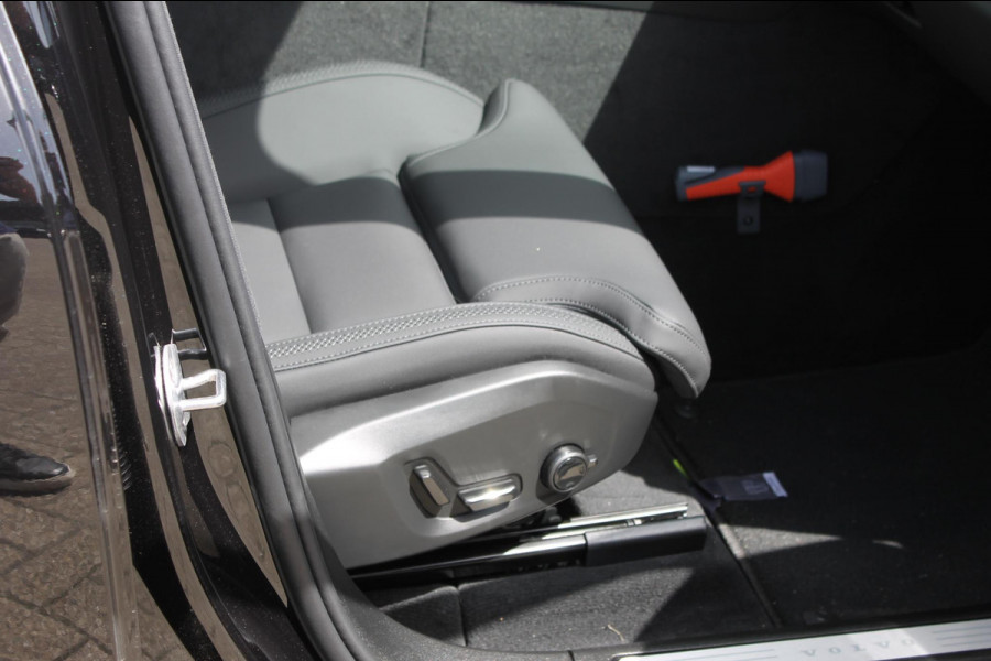 Volvo XC60 2.0 T6 Plug-in hybrid AWD Plus Bright Head-Up Display / Panoramisch schuif-kanteldak / 20" 5-Y-Spaaks Black Diamond lichtmetalen velgen / Donkere hemel / 360 graden rondomzicht camera