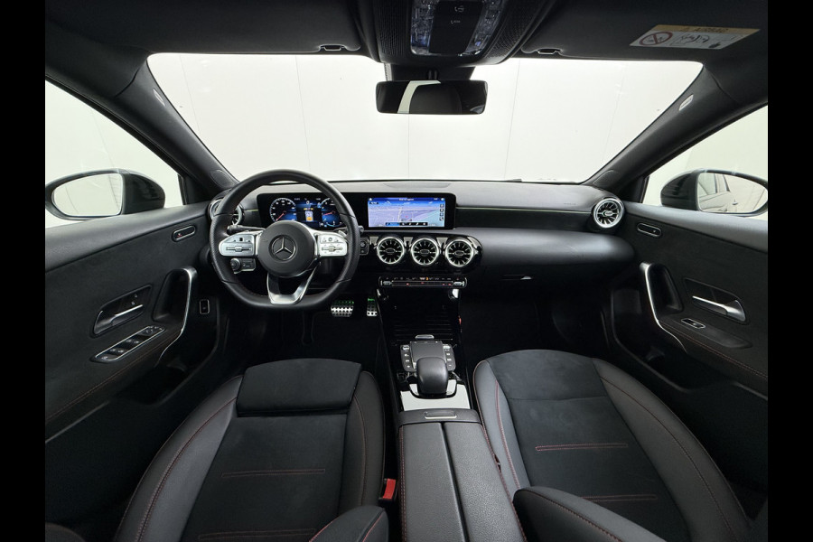 Mercedes-Benz A-Klasse Sedan 180 Automaat AMG Line Night Premium Stoelverwarming Camera Apple Carplay Android Auto Navi Ecc Keyless-go Pdc Cruise Control Regensensor Privacy Glas Led-High Performance Isofix Bluetooth DAB 1e Eigenaar Origineel Nederlandse Auto