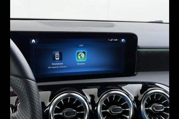 Mercedes-Benz A-Klasse Sedan 180 Automaat AMG Line Night Premium Stoelverwarming Camera Apple Carplay Android Auto Navi Ecc Keyless-go Pdc Cruise Control Regensensor Privacy Glas Led-High Performance Isofix Bluetooth DAB 1e Eigenaar Origineel Nederlandse Auto