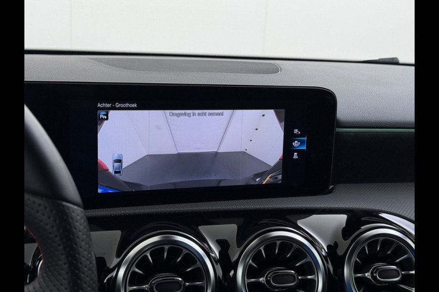 Mercedes-Benz A-Klasse Sedan 180 Automaat AMG Line Night Premium Stoelverwarming Camera Apple Carplay Android Auto Navi Ecc Keyless-go Pdc Cruise Control Regensensor Privacy Glas Led-High Performance Isofix Bluetooth DAB 1e Eigenaar Origineel Nederlandse Auto