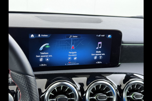 Mercedes-Benz A-Klasse Sedan 180 Automaat AMG Line Night Premium Stoelverwarming Camera Apple Carplay Android Auto Navi Ecc Keyless-go Pdc Cruise Control Regensensor Privacy Glas Led-High Performance Isofix Bluetooth DAB 1e Eigenaar Origineel Nederlandse Auto