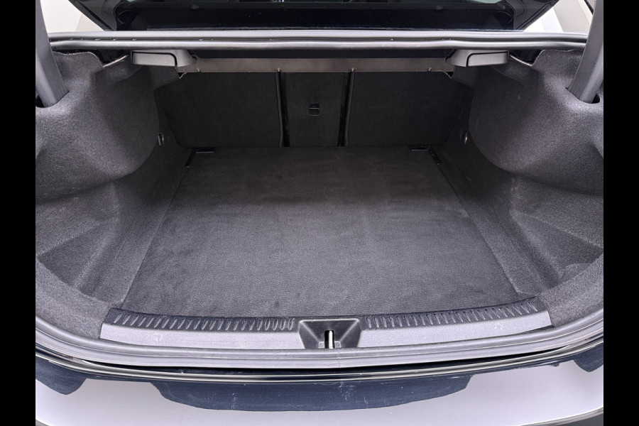 Mercedes-Benz A-Klasse Sedan 180 Automaat AMG Line Night Premium Stoelverwarming Camera Apple Carplay Android Auto Navi Ecc Keyless-go Pdc Cruise Control Regensensor Privacy Glas Led-High Performance Isofix Bluetooth DAB 1e Eigenaar Origineel Nederlandse Auto