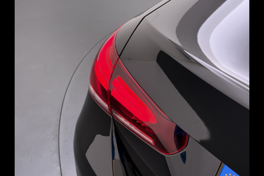 Mercedes-Benz A-Klasse Sedan 180 Automaat AMG Line Night Premium Stoelverwarming Camera Apple Carplay Android Auto Navi Ecc Keyless-go Pdc Cruise Control Regensensor Privacy Glas Led-High Performance Isofix Bluetooth DAB 1e Eigenaar Origineel Nederlandse Auto