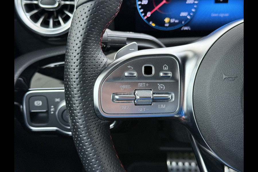 Mercedes-Benz A-Klasse Sedan 180 Automaat AMG Line Night Premium Stoelverwarming Camera Apple Carplay Android Auto Navi Ecc Keyless-go Pdc Cruise Control Regensensor Privacy Glas Led-High Performance Isofix Bluetooth DAB 1e Eigenaar Origineel Nederlandse Auto