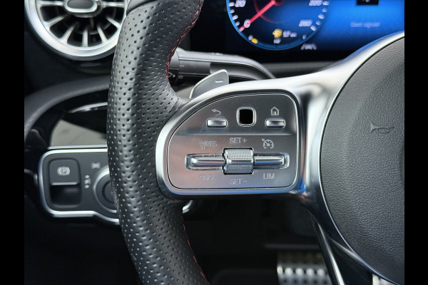 Mercedes-Benz A-Klasse Sedan 180 Automaat AMG Line Night Premium Stoelverwarming Camera Apple Carplay Android Auto Navi Ecc Keyless-go Pdc Cruise Control Regensensor Privacy Glas Led-High Performance Isofix Bluetooth DAB 1e Eigenaar Origineel Nederlandse Auto