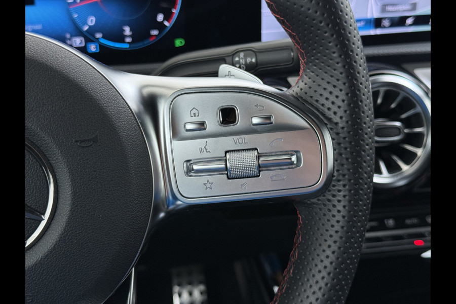 Mercedes-Benz A-Klasse Sedan 180 Automaat AMG Line Night Premium Stoelverwarming Camera Apple Carplay Android Auto Navi Ecc Keyless-go Pdc Cruise Control Regensensor Privacy Glas Led-High Performance Isofix Bluetooth DAB 1e Eigenaar Origineel Nederlandse Auto