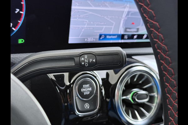 Mercedes-Benz A-Klasse Sedan 180 Automaat AMG Line Night Premium Stoelverwarming Camera Apple Carplay Android Auto Navi Ecc Keyless-go Pdc Cruise Control Regensensor Privacy Glas Led-High Performance Isofix Bluetooth DAB 1e Eigenaar Origineel Nederlandse Auto