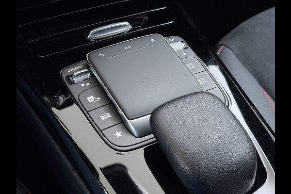 Mercedes-Benz A-Klasse Sedan 180 Automaat AMG Line Night Premium Stoelverwarming Camera Apple Carplay Android Auto Navi Ecc Keyless-go Pdc Cruise Control Regensensor Privacy Glas Led-High Performance Isofix Bluetooth DAB 1e Eigenaar Origineel Nederlandse Auto
