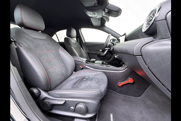 Mercedes-Benz A-Klasse Sedan 180 Automaat AMG Line Night Premium Stoelverwarming Camera Apple Carplay Android Auto Navi Ecc Keyless-go Pdc Cruise Control Regensensor Privacy Glas Led-High Performance Isofix Bluetooth DAB 1e Eigenaar Origineel Nederlandse Auto