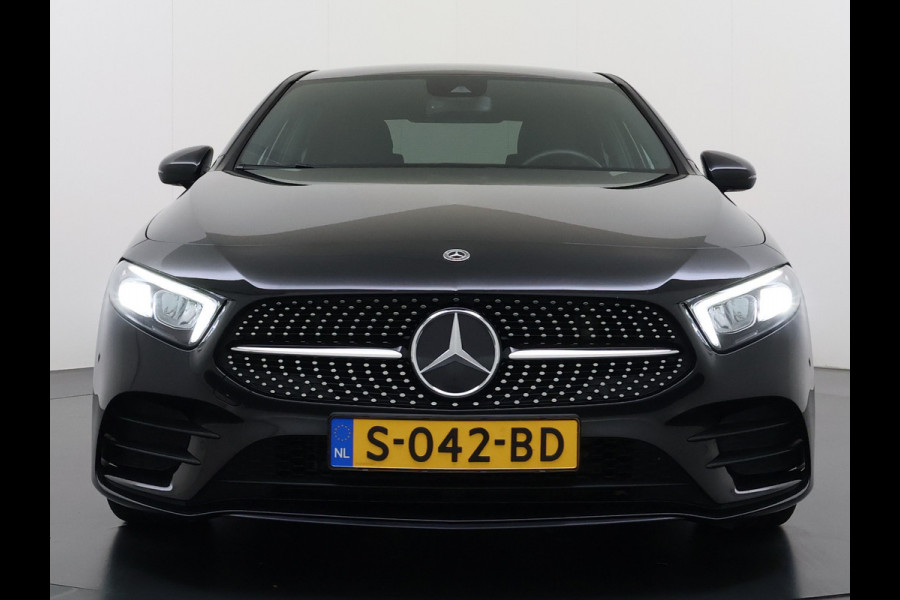 Mercedes-Benz A-Klasse Sedan 180 Automaat AMG Line Night Premium Stoelverwarming Camera Apple Carplay Android Auto Navi Ecc Keyless-go Pdc Cruise Control Regensensor Privacy Glas Led-High Performance Isofix Bluetooth DAB 1e Eigenaar Origineel Nederlandse Auto