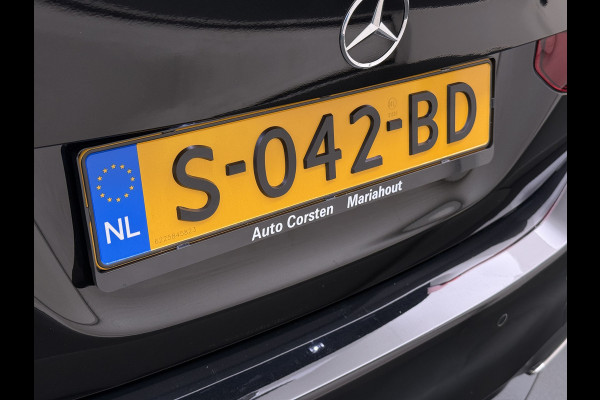 Mercedes-Benz A-Klasse Sedan 180 Automaat AMG Line Night Premium Stoelverwarming Camera Apple Carplay Android Auto Navi Ecc Keyless-go Pdc Cruise Control Regensensor Privacy Glas Led-High Performance Isofix Bluetooth DAB 1e Eigenaar Origineel Nederlandse Auto