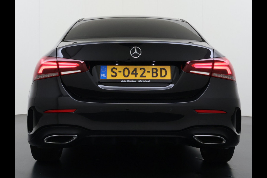 Mercedes-Benz A-Klasse Sedan 180 Automaat AMG Line Night Premium Stoelverwarming Camera Apple Carplay Android Auto Navi Ecc Keyless-go Pdc Cruise Control Regensensor Privacy Glas Led-High Performance Isofix Bluetooth DAB 1e Eigenaar Origineel Nederlandse Auto