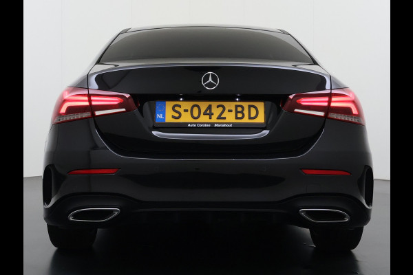 Mercedes-Benz A-Klasse Sedan 180 Automaat AMG Line Night Premium Stoelverwarming Camera Apple Carplay Android Auto Navi Ecc Keyless-go Pdc Cruise Control Regensensor Privacy Glas Led-High Performance Isofix Bluetooth DAB 1e Eigenaar Origineel Nederlandse Auto