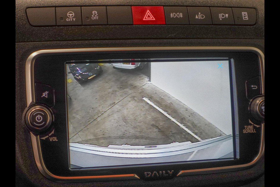 Iveco Daily 40C18 3.0 180pk Automaat Bakwagen Laadklep Airco Cruise Control Navigatie Camera