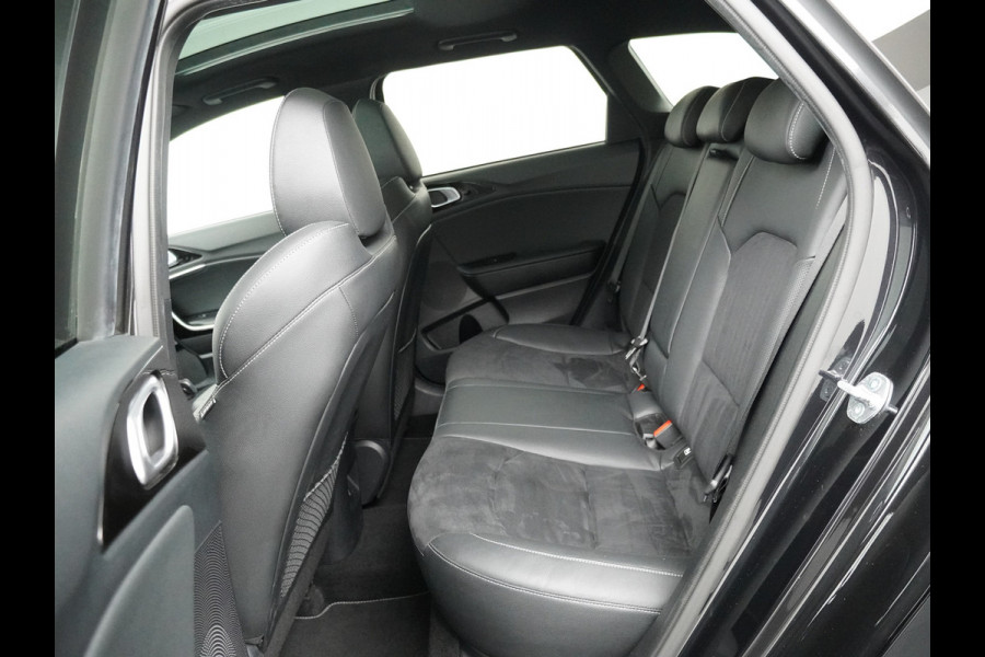 Kia Ceed Sportswagon 1.5 T-GDi GT-Line AUTOMAAT Stoel-/Stuurverwarming - Apple Carplay/Android Auto - Schuif-/Kanteldak - Achteruitrijcamera - Climate Control - Fabrieksgarantie t/m 03-2031