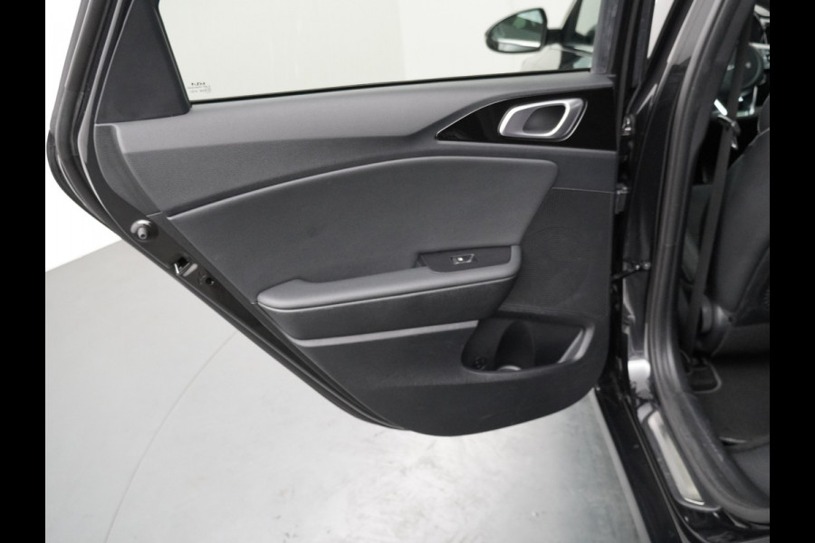 Kia Ceed Sportswagon 1.5 T-GDi GT-Line AUTOMAAT Stoel-/Stuurverwarming - Apple Carplay/Android Auto - Schuif-/Kanteldak - Achteruitrijcamera - Climate Control - Fabrieksgarantie t/m 03-2031