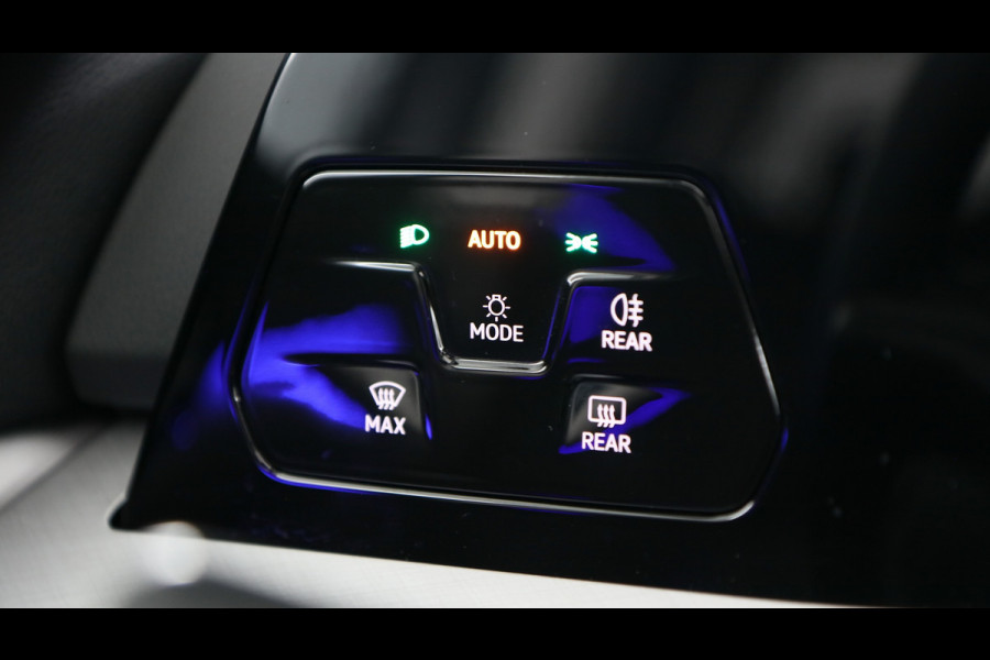 Volkswagen Golf 1.5 eHybrid 204pk Life Edition DSG | Panoramadak | Stoel+Stuurverwarming | Camera Demo Jesse