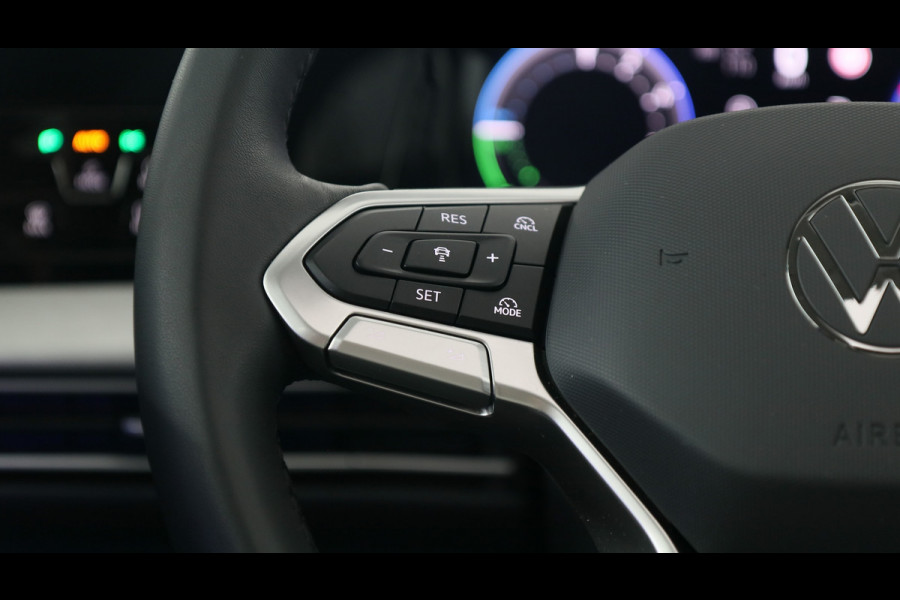 Volkswagen Golf 1.5 eHybrid 204pk Life Edition DSG | Panoramadak | Stoel+Stuurverwarming | Camera Demo Jesse
