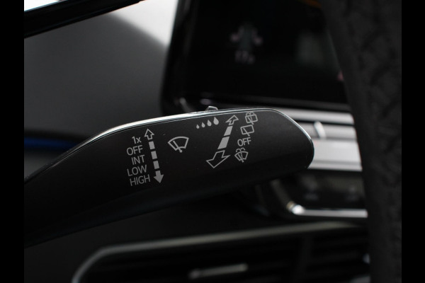 Volkswagen ID.3 Pro 58 kWh SOH 92% Navigatie Apple CarPlay Android Auto Parkeerhulp Adaptive Cruise Control Stoel- en stuurverwarming Full Led Climate Control Lichtmetalen velgen